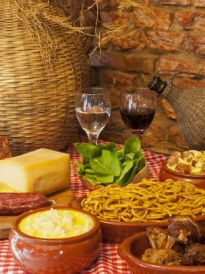 phoca_thumb_l_gastronomia-italiana-polentamacarrao-fortaia-galinha-salames-queijos-e-vinho-novaveneza-9039